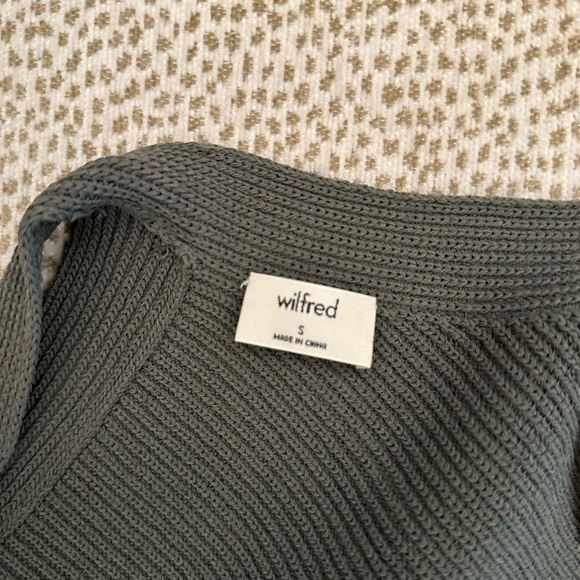 Aritzia Wilfred top - Picture 6 of 6
